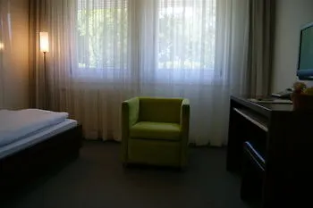 Schmoeckwitz Otel Berlin